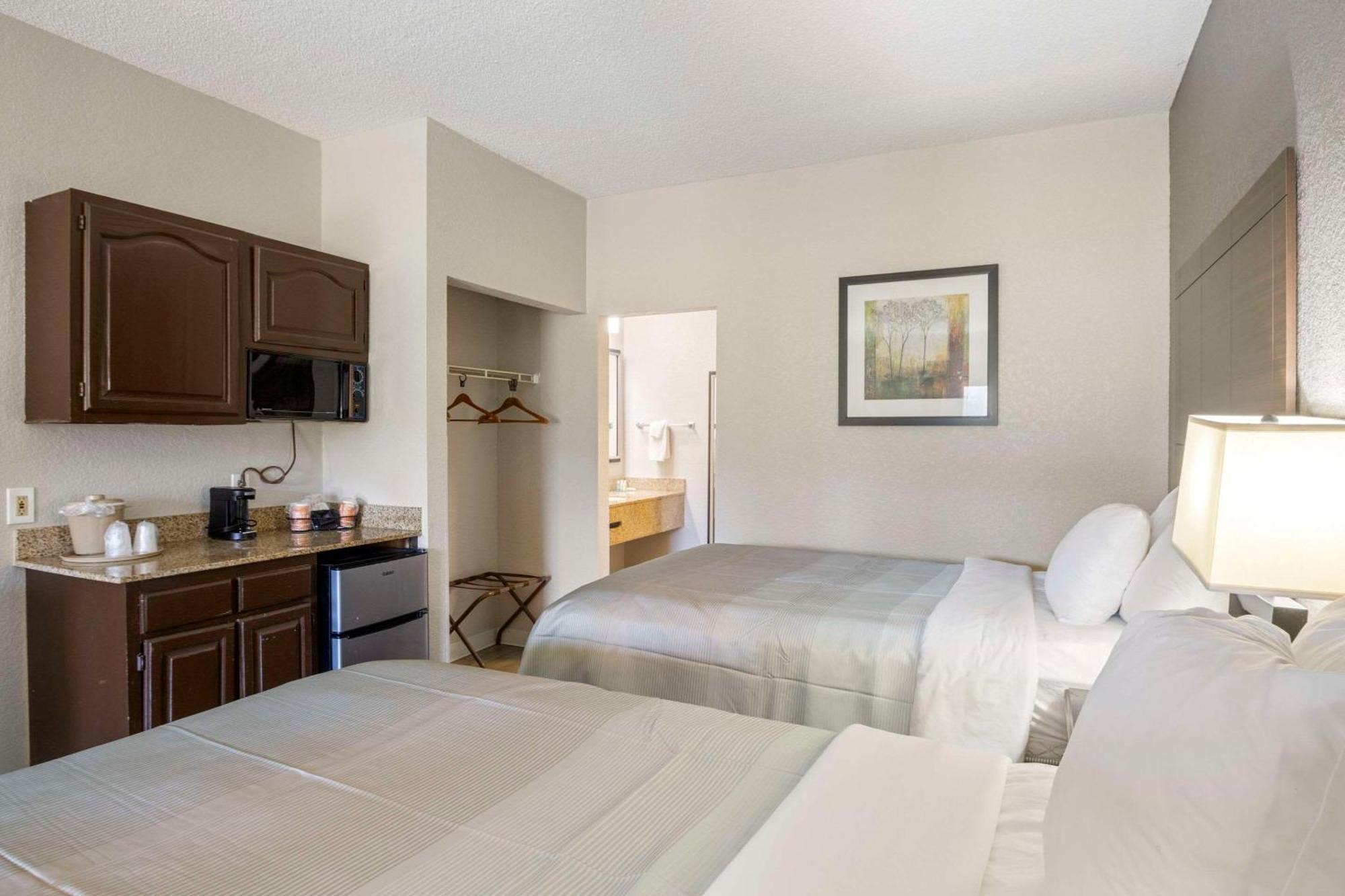 Quality Suites Hickory South Exterior photo