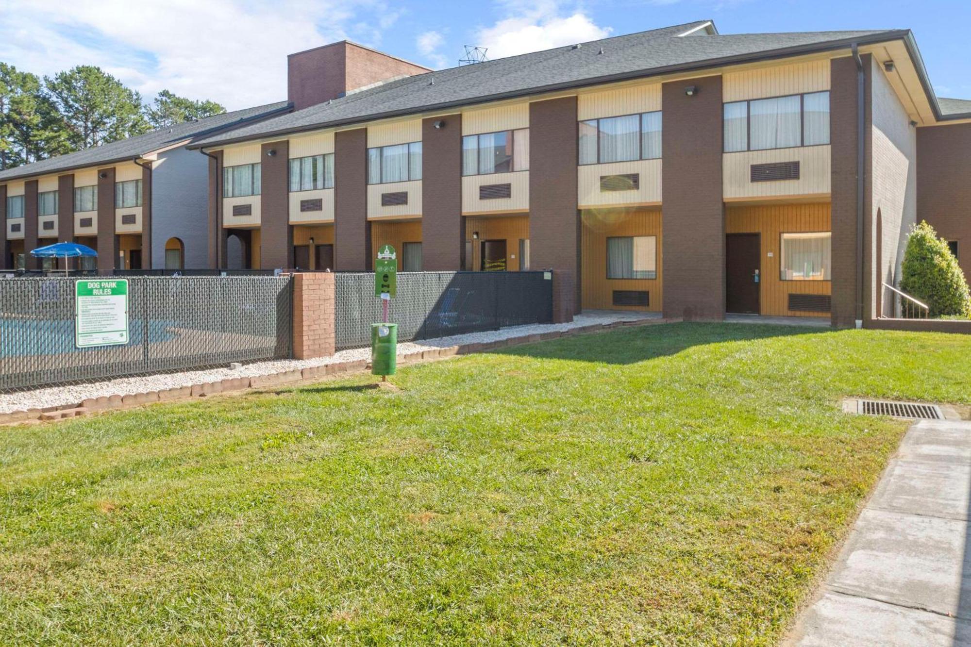 Quality Suites Hickory South Exterior photo